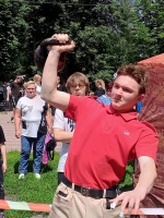 В рамках празднования Дня образования Должанского района 05 июля в парке культуры и отдыха пгт. Долгое прошли спортивные соревнования по поднятию гири и армреслингу